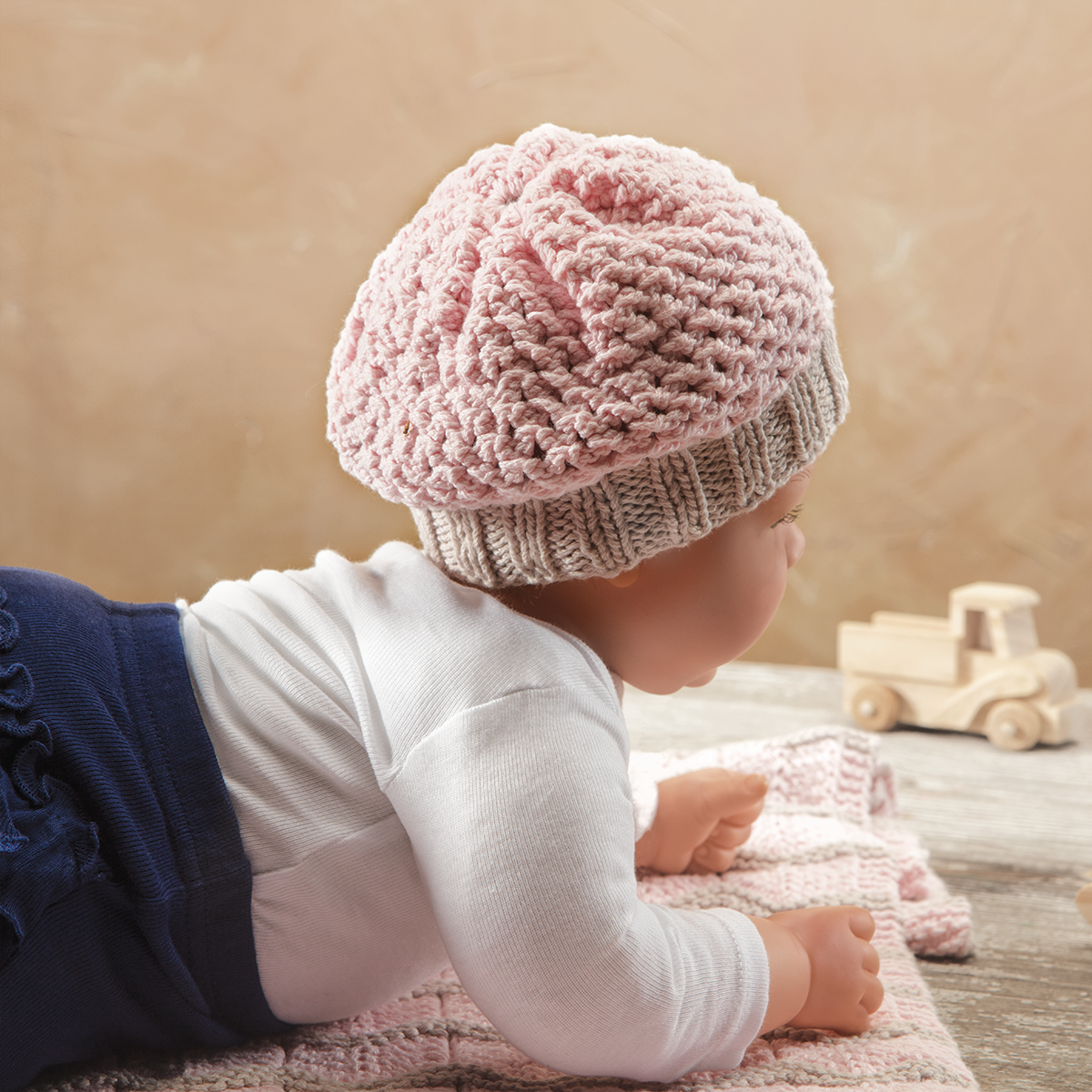 Girls knitted hat on sale pattern